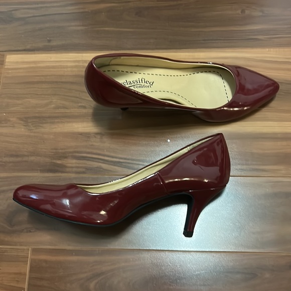 Burgundy pumps - Picture 3 of 3